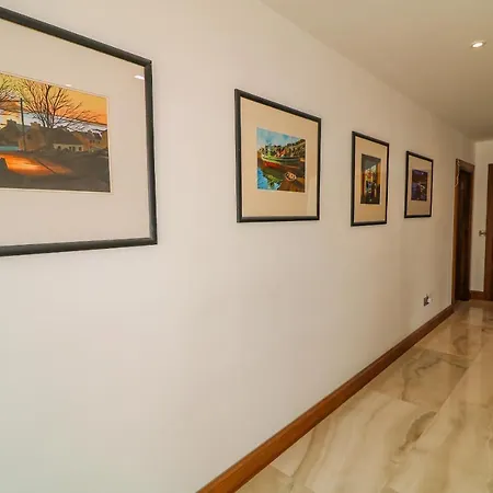 בית נופש Whitehorse House *