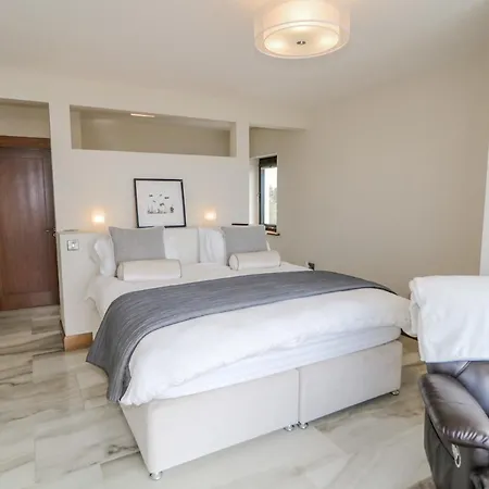 Whitehorse House Dungloe